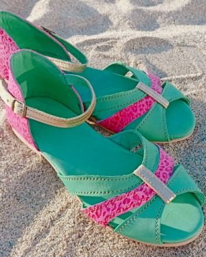 Sandalia pétalo fucsia esmeralda